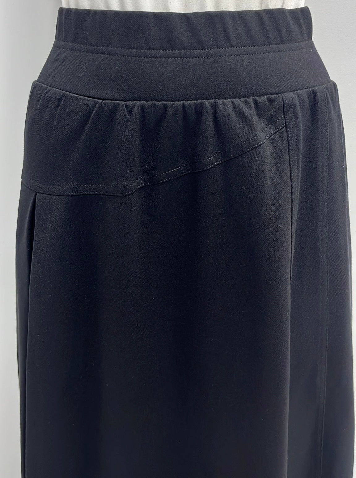 MISS ISSIPPI INSERT PLEATS WOOLY SKIRT W DETAILED SEAMS-MIDI BLACK