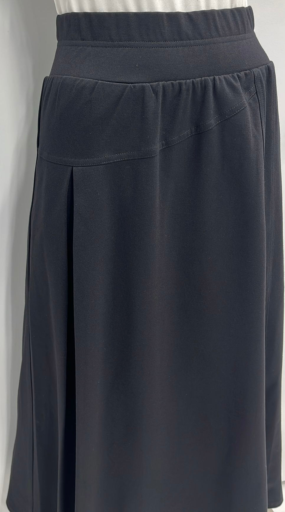 MISS ISSIPPI INSERT PLEATS WOOLY SKIRT W DETAILED SEAMS-MIDI BLACK