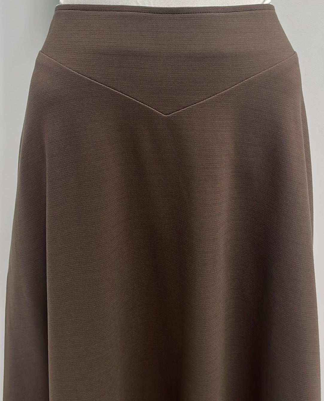 HONEYSEED V SHAPED WAISTBAND SKIRT-MIDI MOCHA
