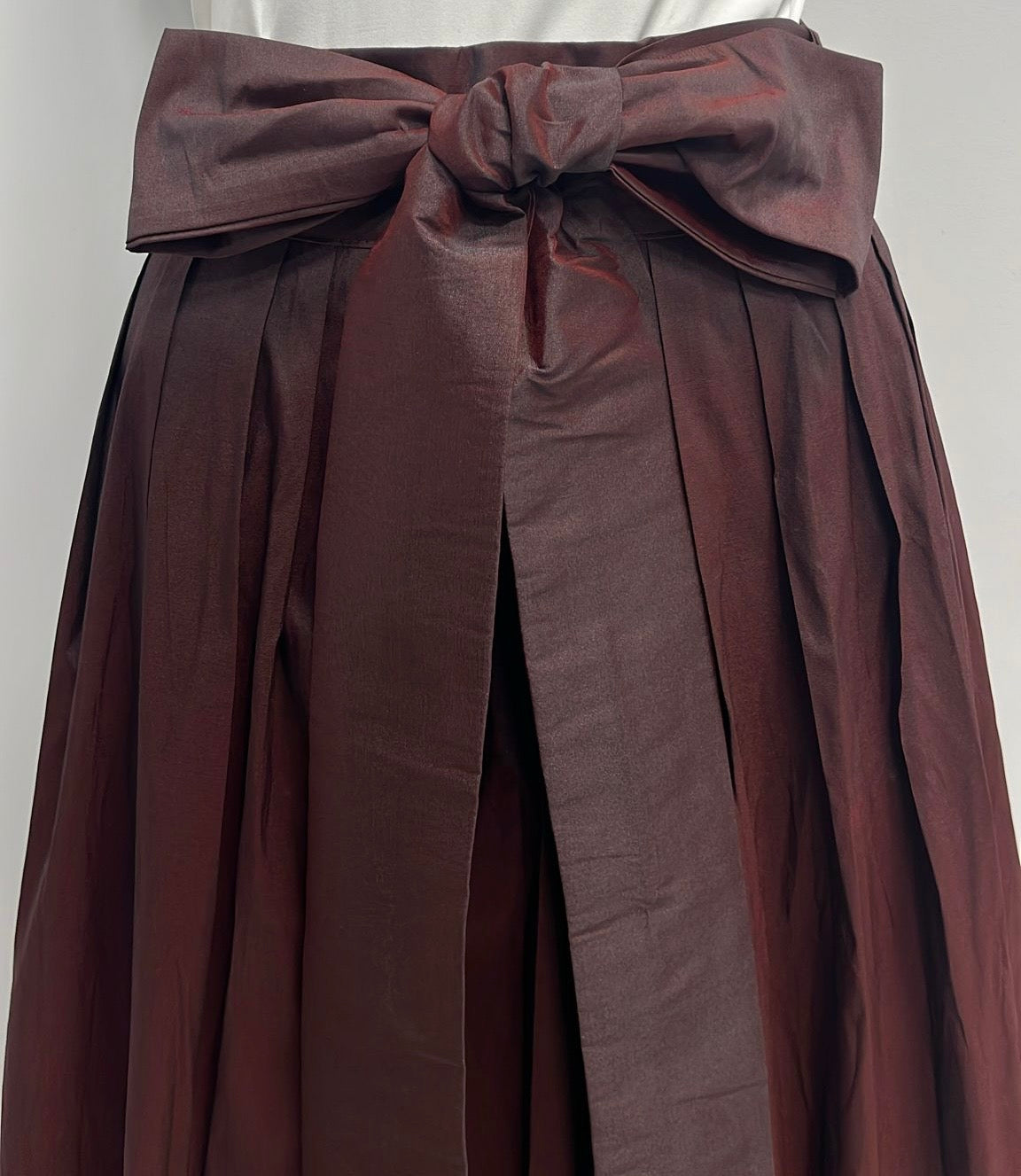 MISS ISSIPPI TAFETTA PLEATED SKIRT W BELT-MIDI WINE
