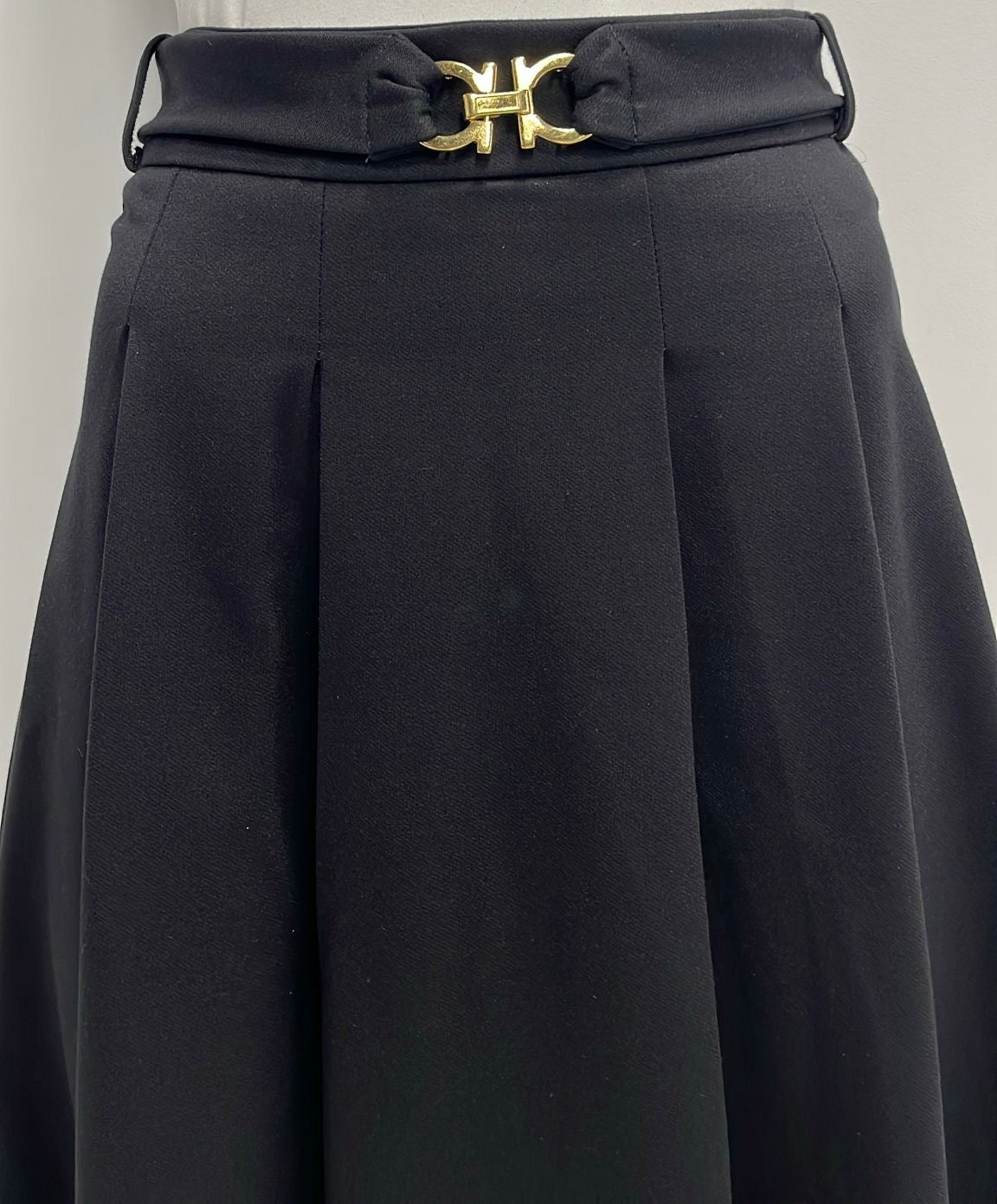 MISS ISSIPPI PLEATED SKIRT W BELT WITH BUCKLE-MIDI BLACK