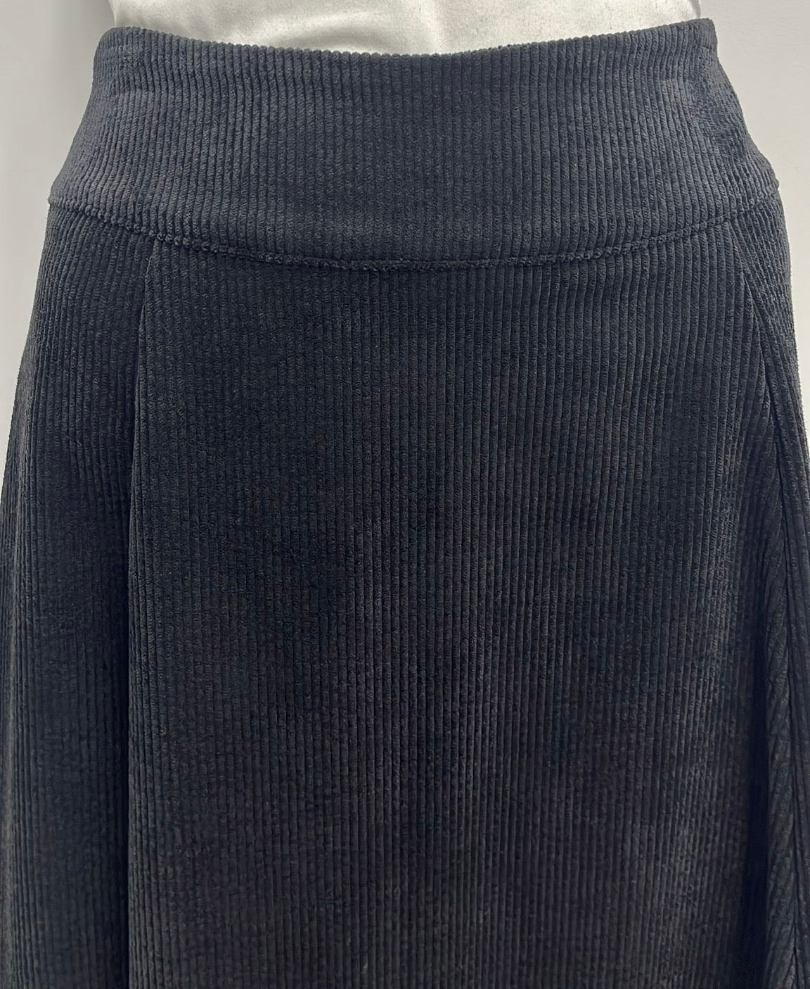 CLASS COLLECTION CORDUROY A-LINE SKIRT W SEAMS-MIDI BLACK