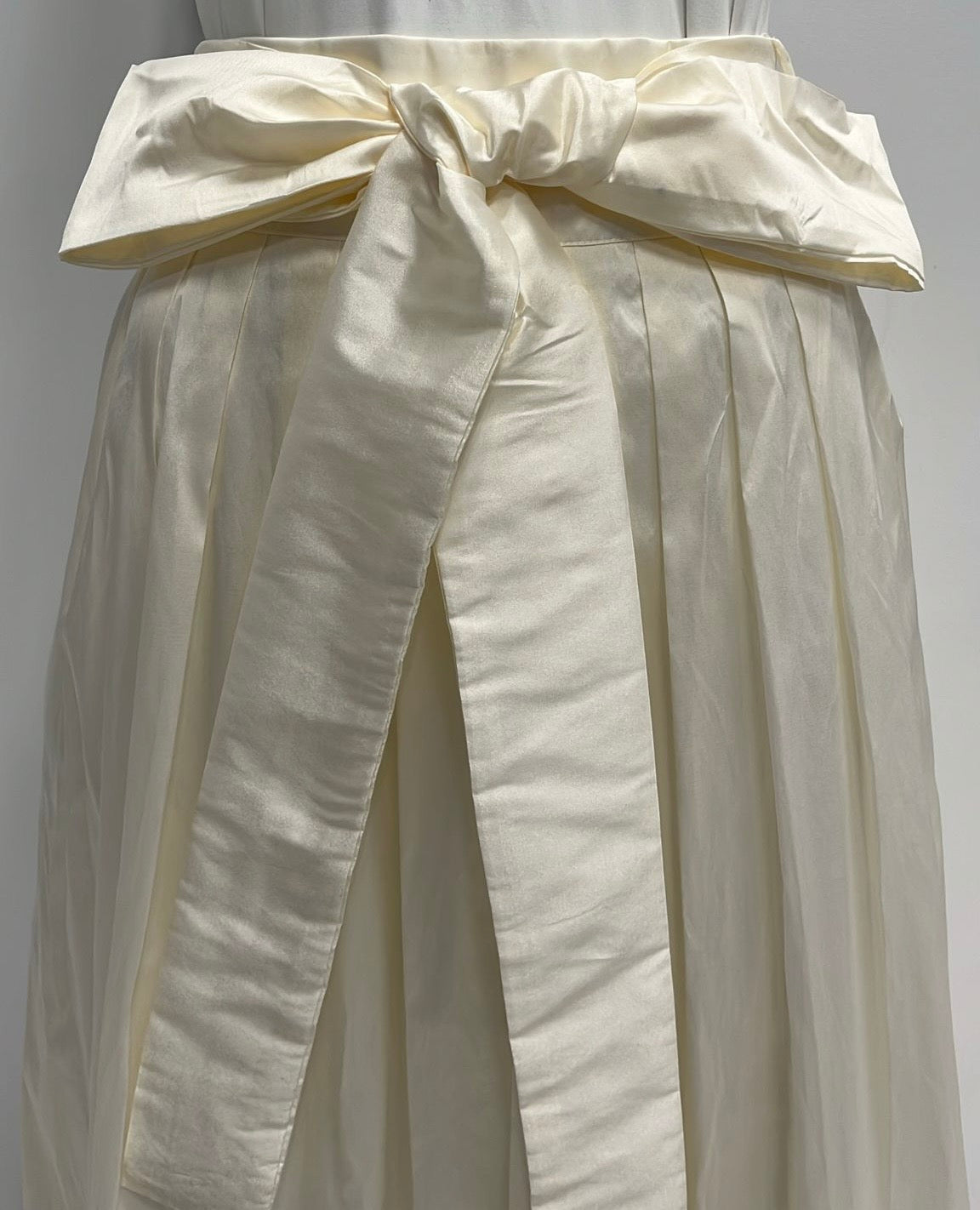 MISS ISSIPPI TAFETTA PLEATED SKIRT W BELT-MIDI IVORY