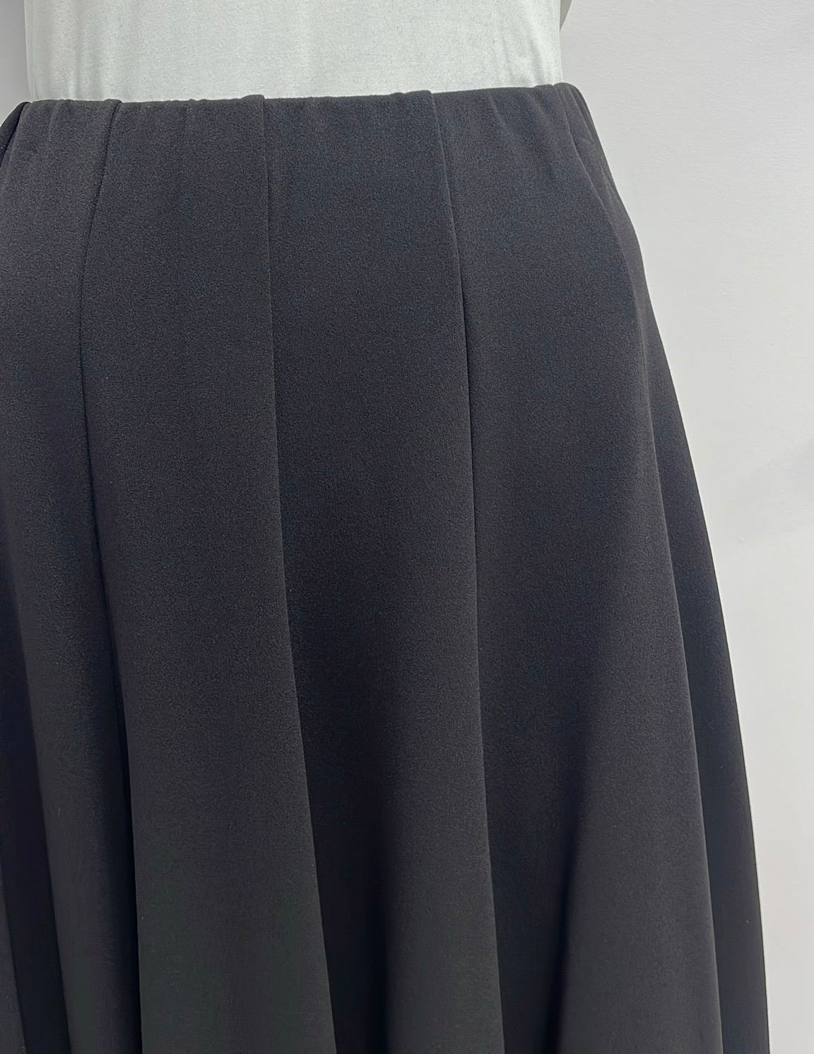 CLASS COLLECTION DRESSY FLARED PANELED SKIRT-MIDI BLACK