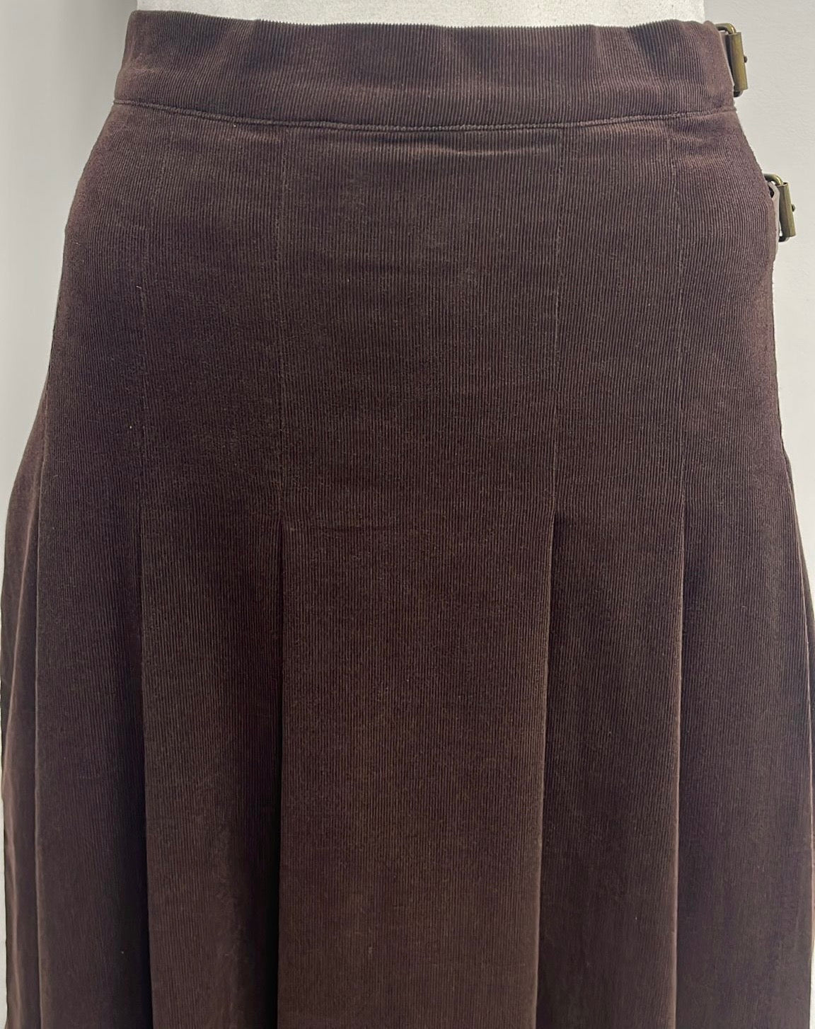 HONEYSEED SIDE BUCKLE CORDUROY PLEATED SKIRT-MIDI BROWN