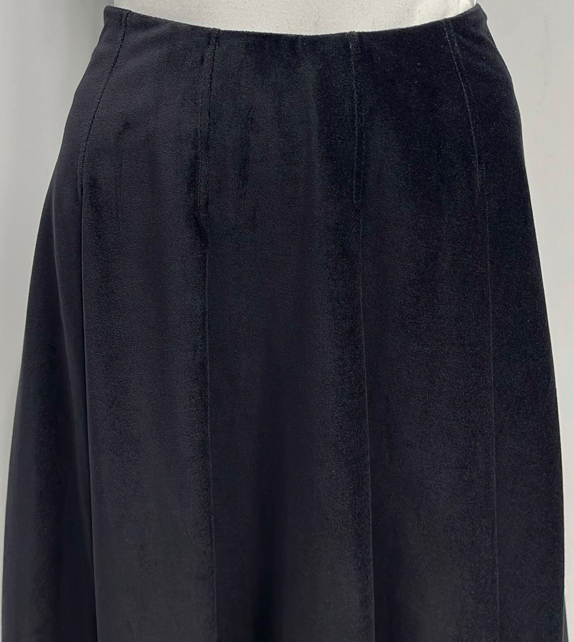 WEEKEND FLARED VELVET SEWN DOWN PLEATS SKIRT-MIDI BLACK
