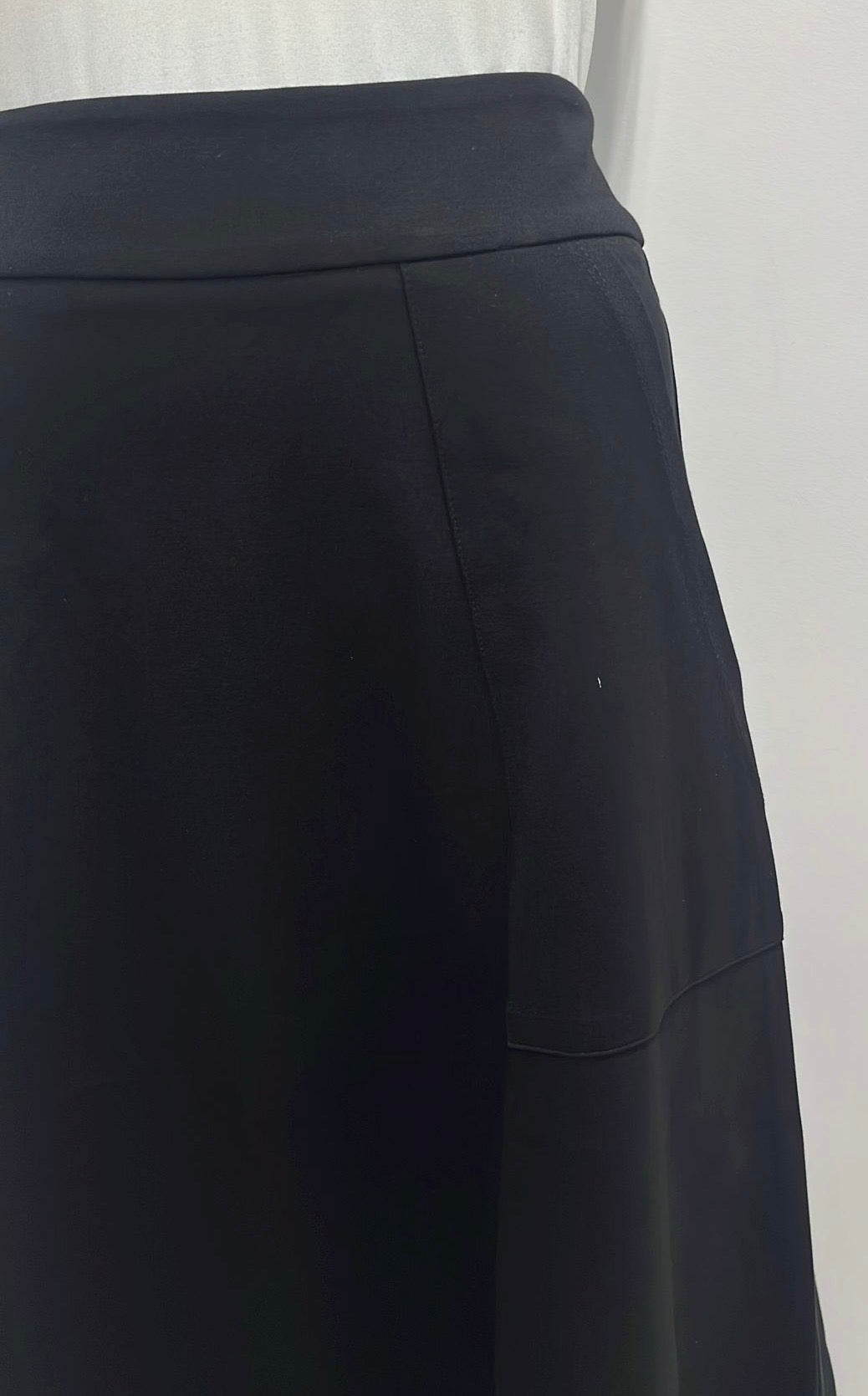 MYSTERY PONTE A-LINE SKIRT W POCKET-MIDI BLACK