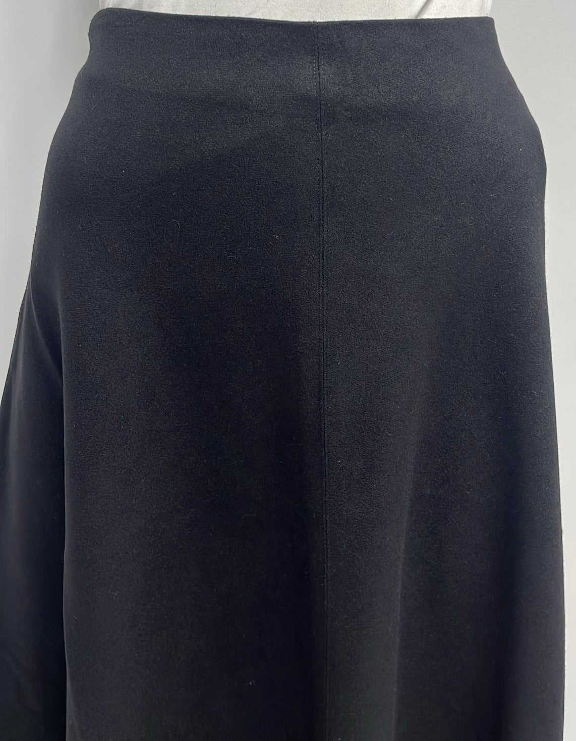 GEORGETTE WOOLY A-LINE W CENTER SEAM MIDI BLACK