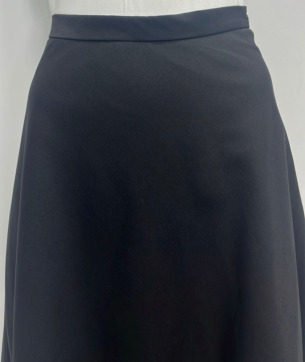 PEODE DESIGN BASIC A-LINE SKIRT-MIDI BLACK