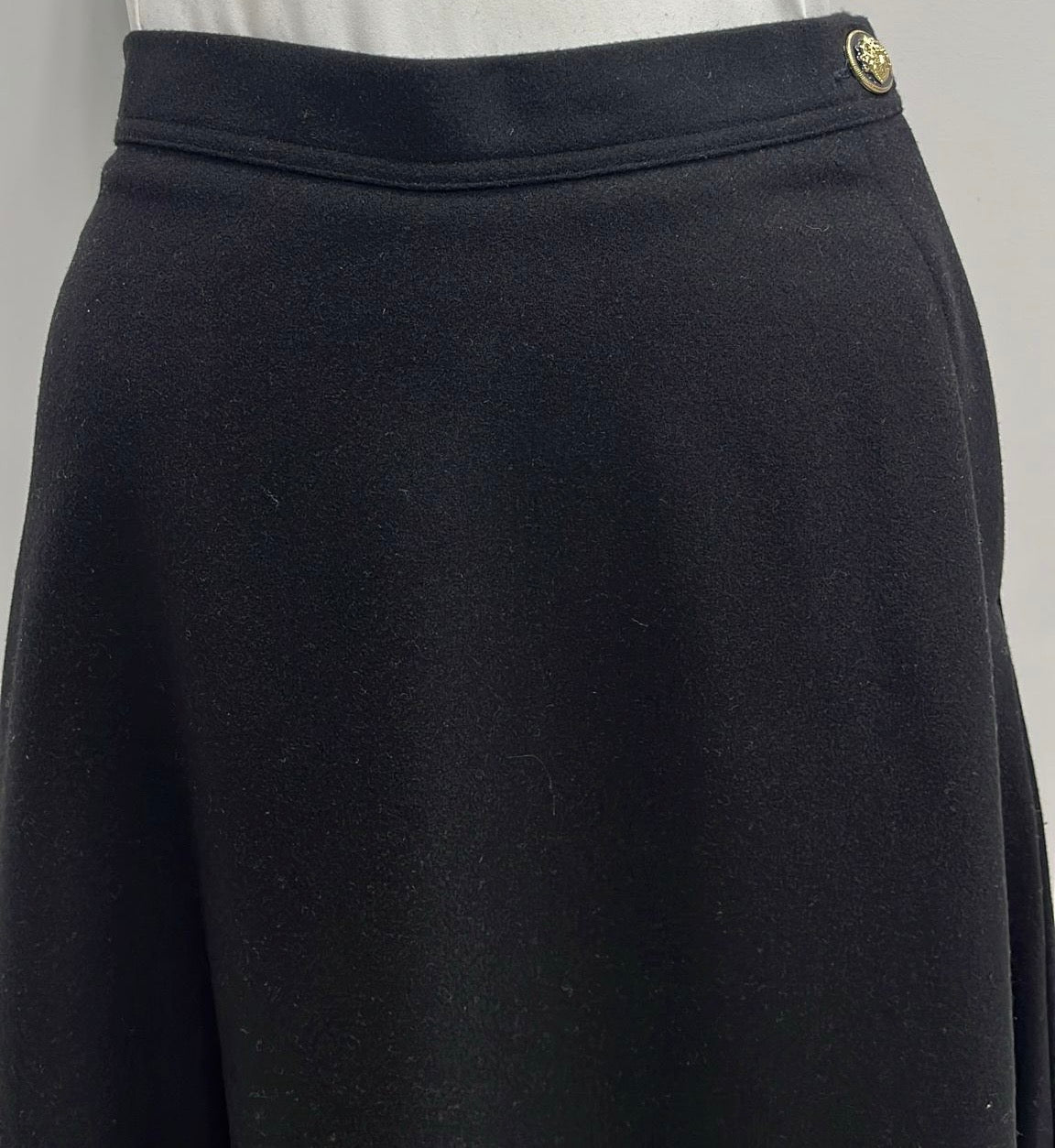 VIVA K FLAIRY WOOL SKIRT W SIDE BUTTON & ZIPPER-MIDI BLACK
