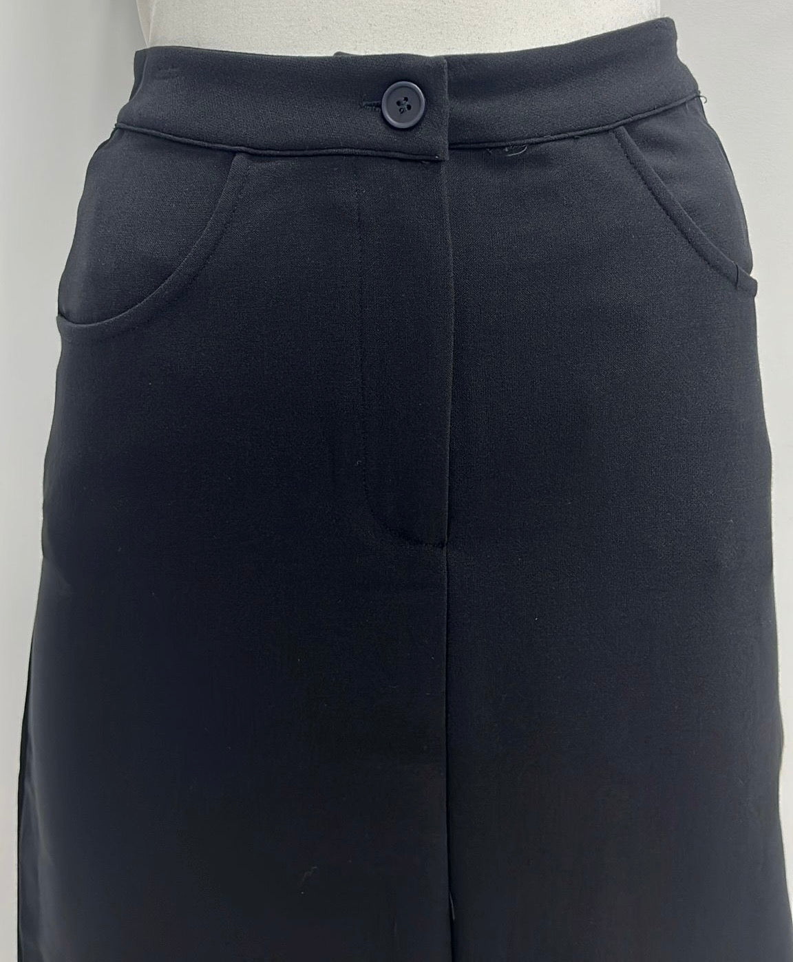 STORY STRAIGHT A-LINE WOOLY SKIRT W POCKETS-MIDI BLACK