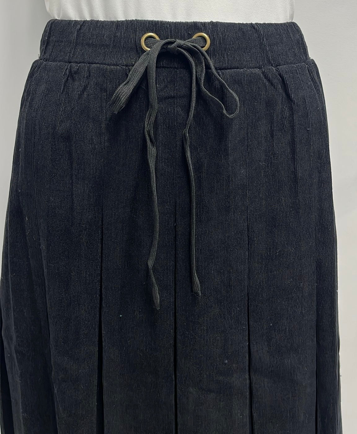 SCIACCA CORDUROY BOX PLEATED SKIRT-MIDI BLACK