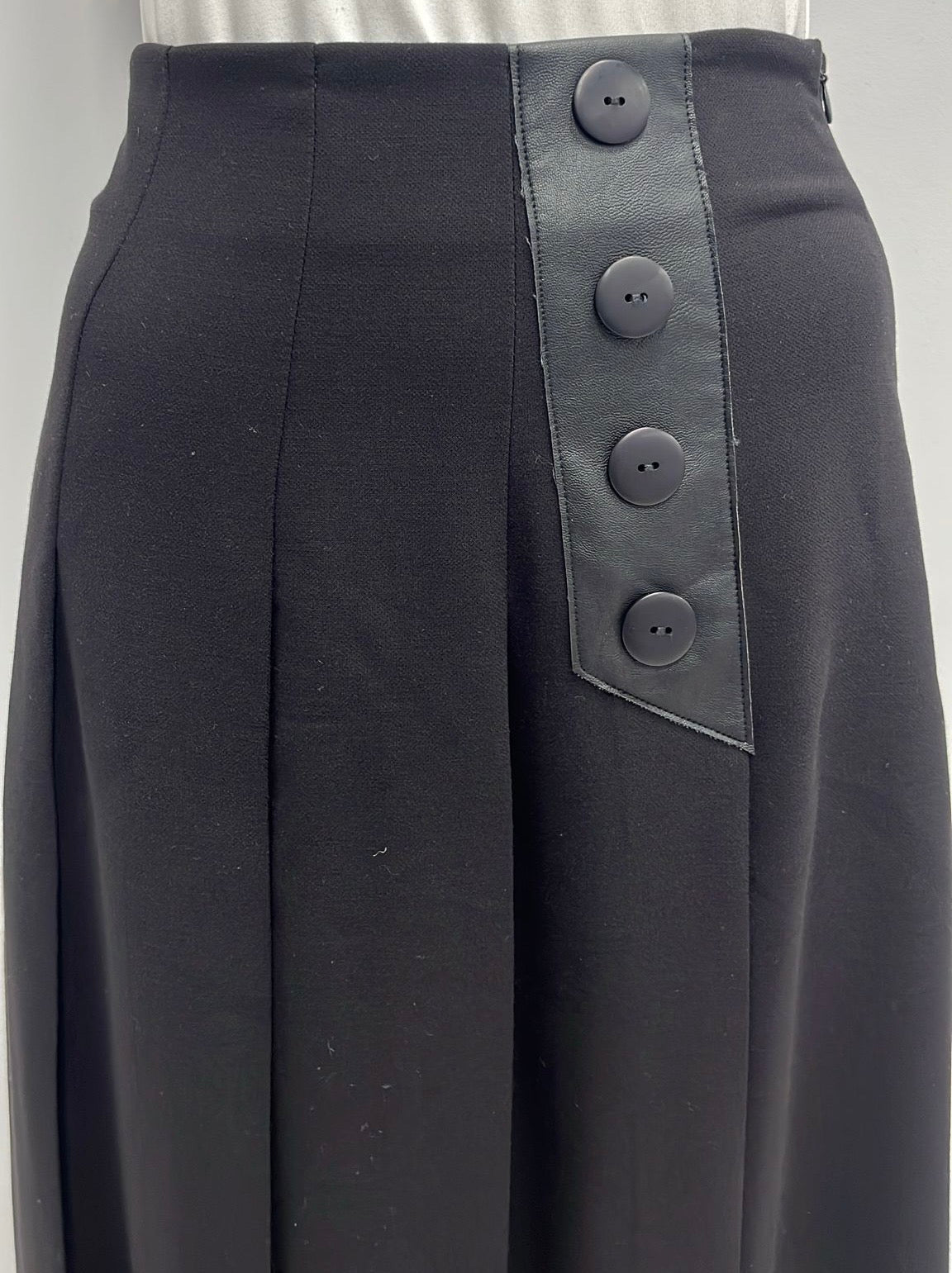 B CHIC PLEATED SKIRT W SIDE BUTTONS & FRINGE BOTTOM-MIDI N/A
