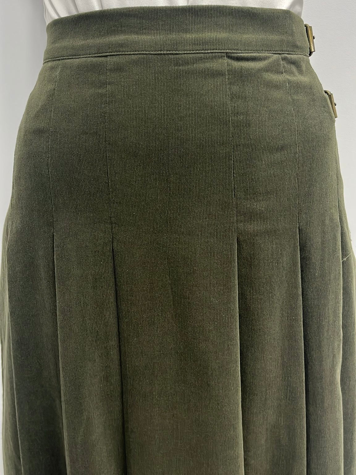 HONEYSEED SIDE BUCKLE CORDUROY PLEATED SKIRT-MIDI OLIVE
