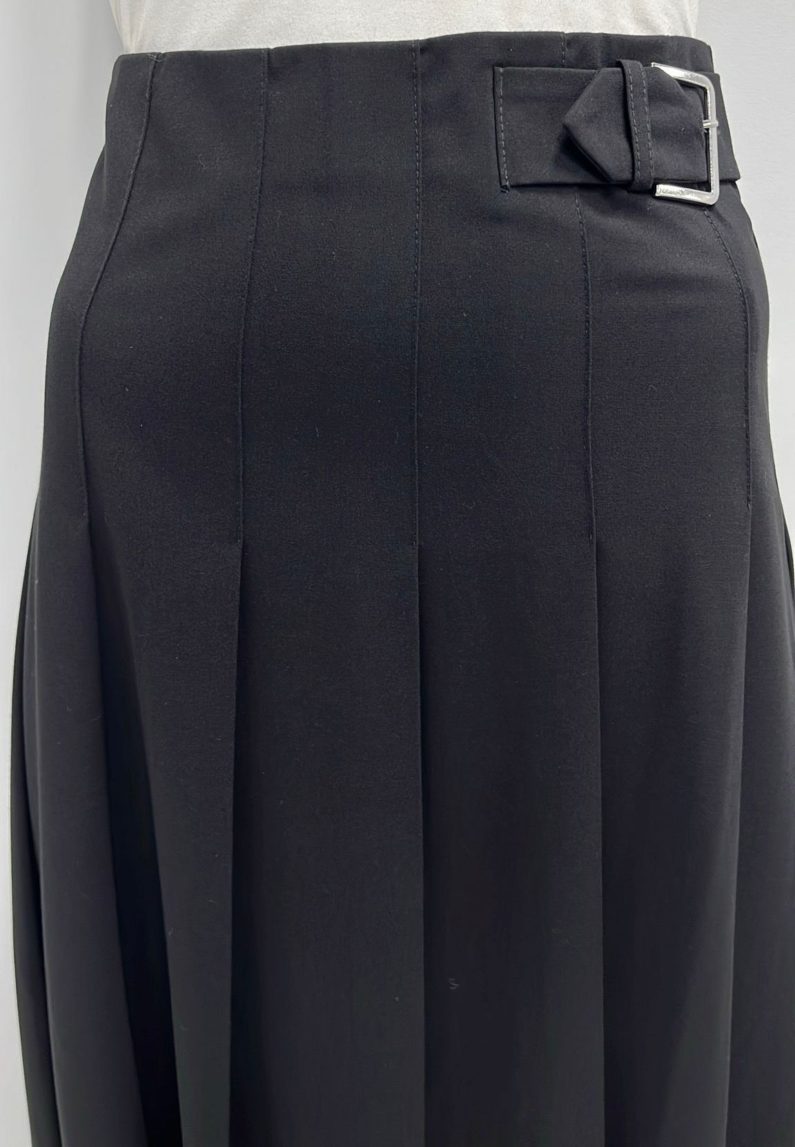 WEAR AND FLAIR PLEATED SKIRT W SIDE BUCKLE-MIDI BLACK