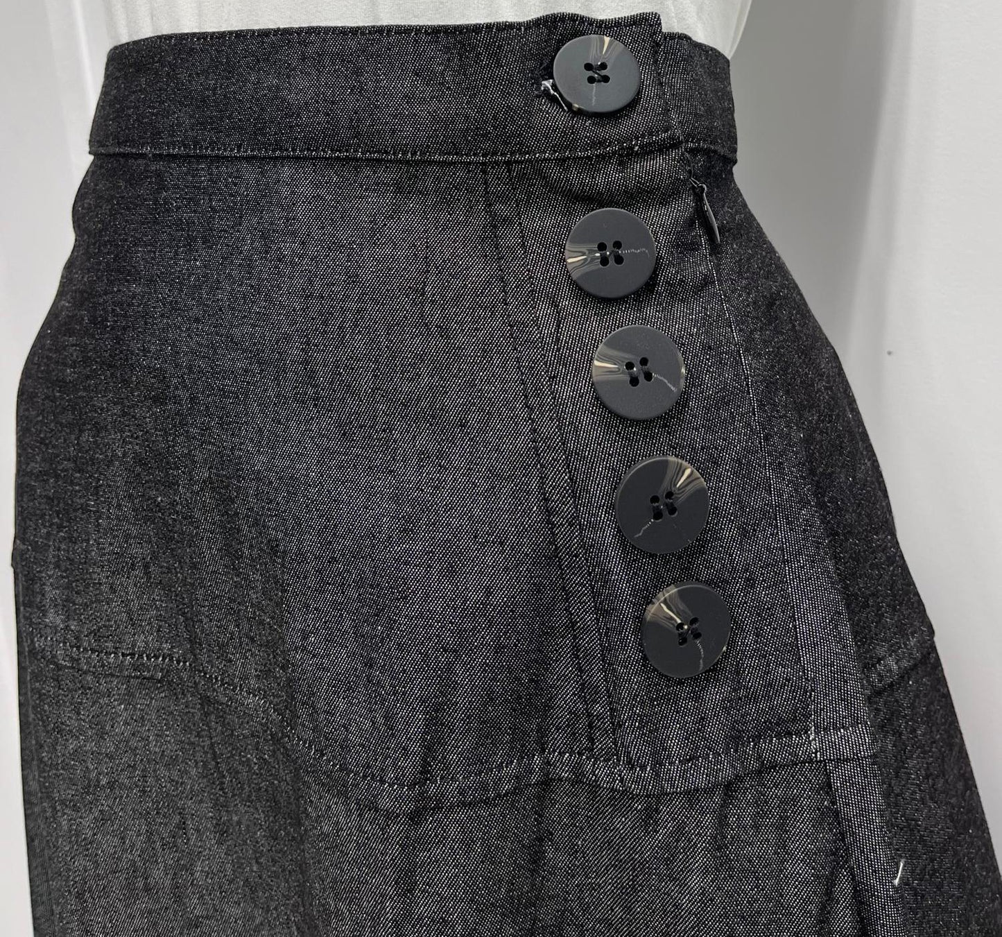 MYSTTE YOKE SKIRT W SIDE BUTTONS-MIDI BLACK DENIM