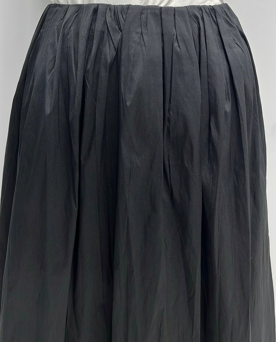 MISS ISSIPPI TAFETTA  GATHERED PLEATED SKIRT W ELASTIC WAISTBAND -MIDI BLACK