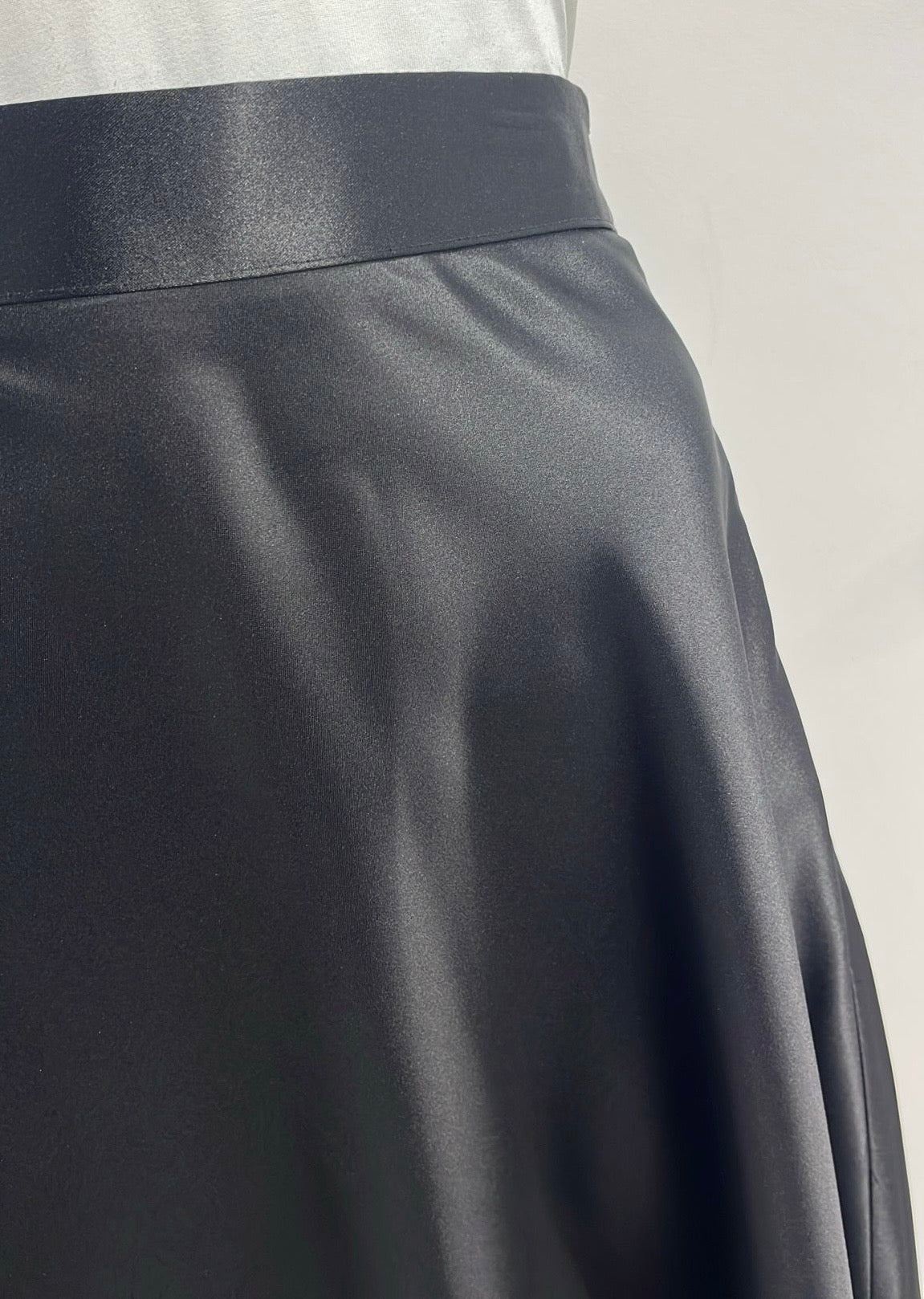 SAMS FASHION SATIN SKIRT-MIDI BLACK