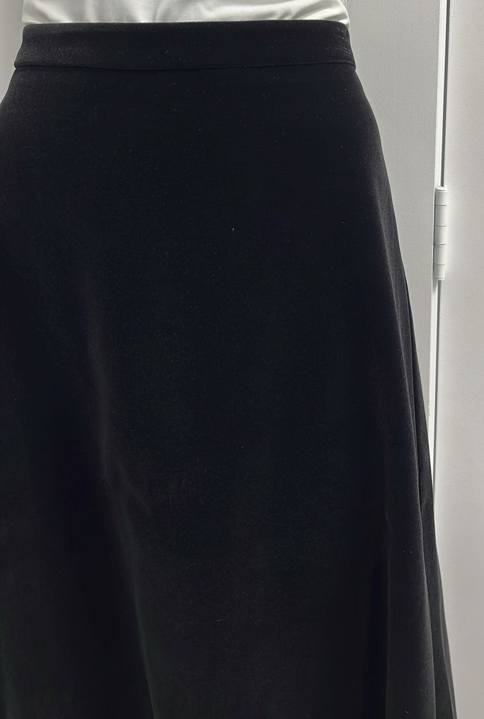 CELINAS VELVET A-LINE SKIRT-MIDI BLACK