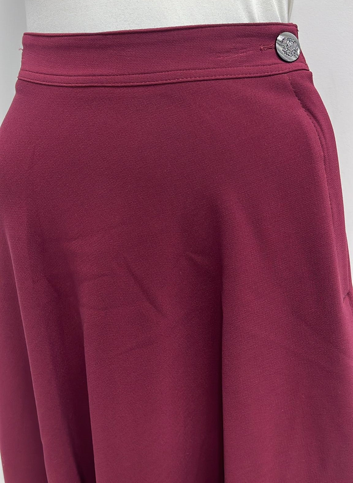 MAXMRKT FLAIRY SKIRT W SIDE BUTTON & ZIPPER-MIDI WINE