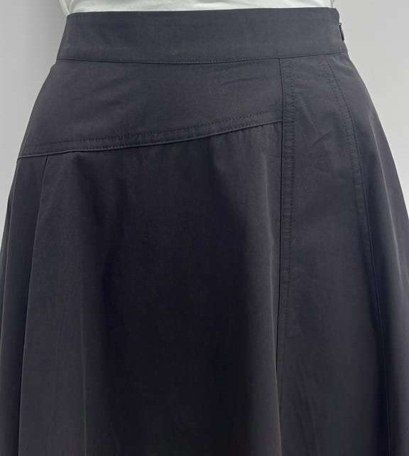 MYSTTE INSERT PLEATS SKIRT W BACK WAIST RUBBER-MIDI BLACK