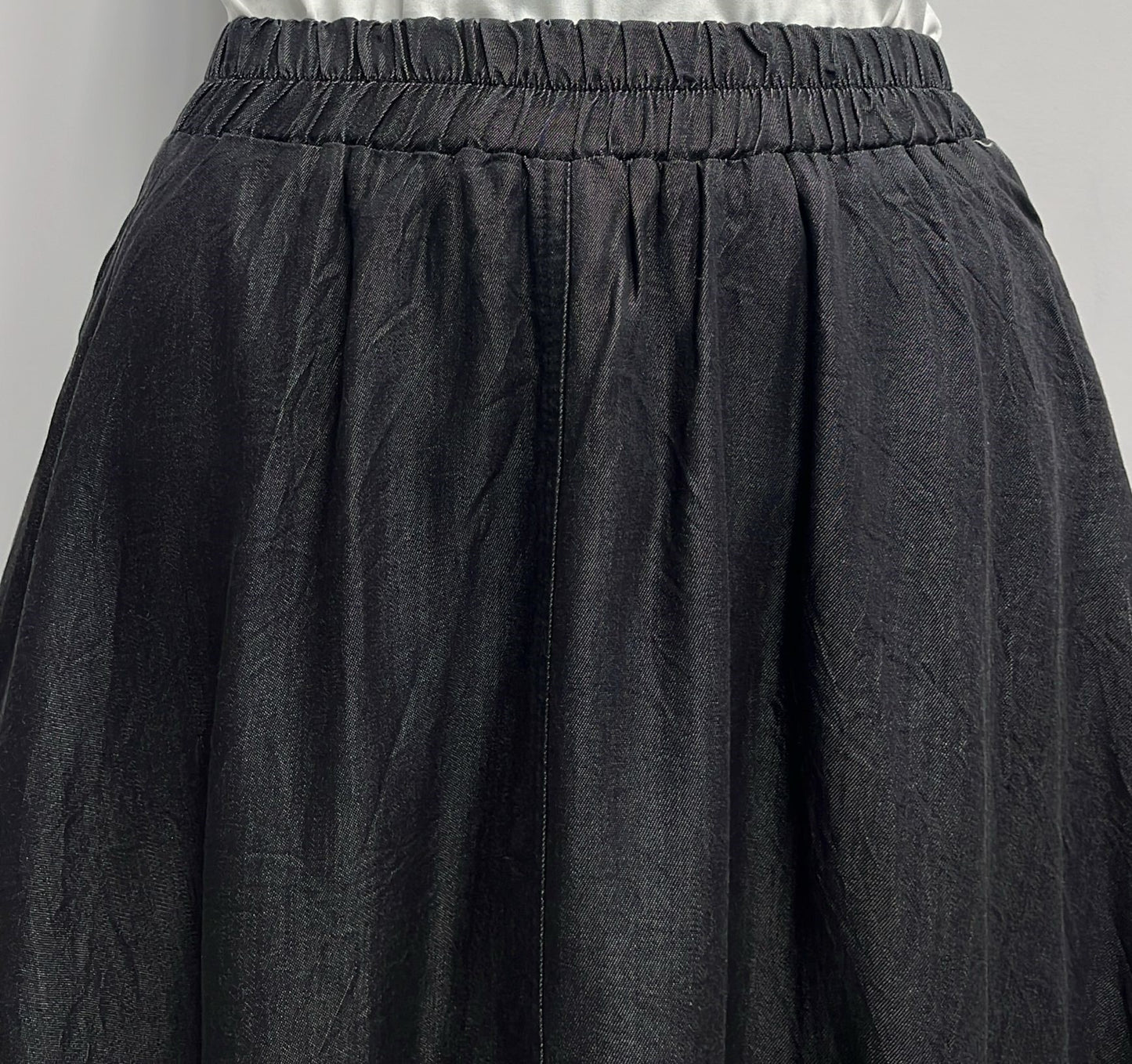 MODELLE CIRCLE SKIRT W ELASTIC WAISTBAND & POCKETS-MIDI BLACK DENIM
