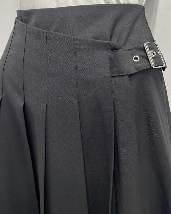 PEODE DESIGN FRONT PLEATED WRAP SKIRT W SIDE BUCKLE-MIDI BLACK