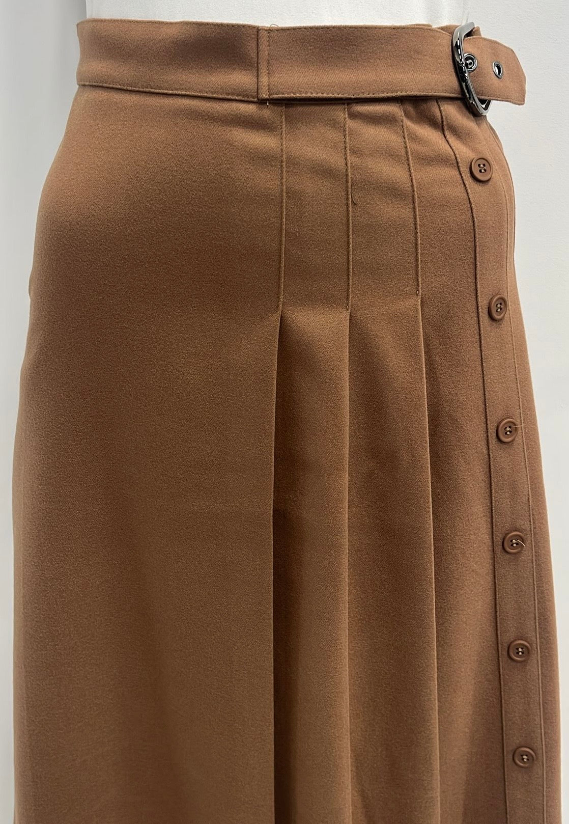 VIVA K WOOLY SKIRT W SIDE PLEATS & BUCKLE-MIDI COGNAC