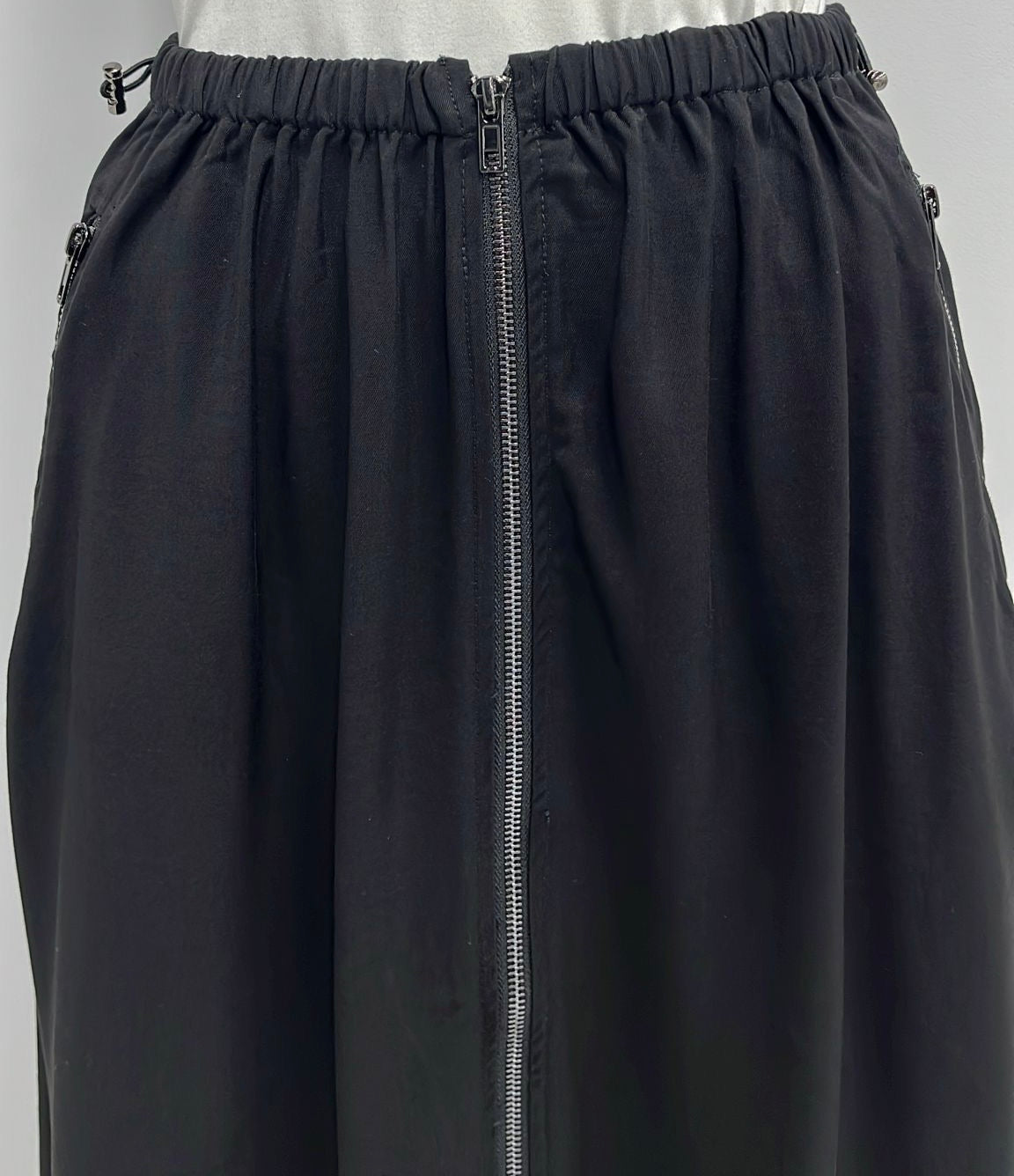 SHIFT A-LINE SKIRT W ZIPPER & POCKETS- MIDI BLACK