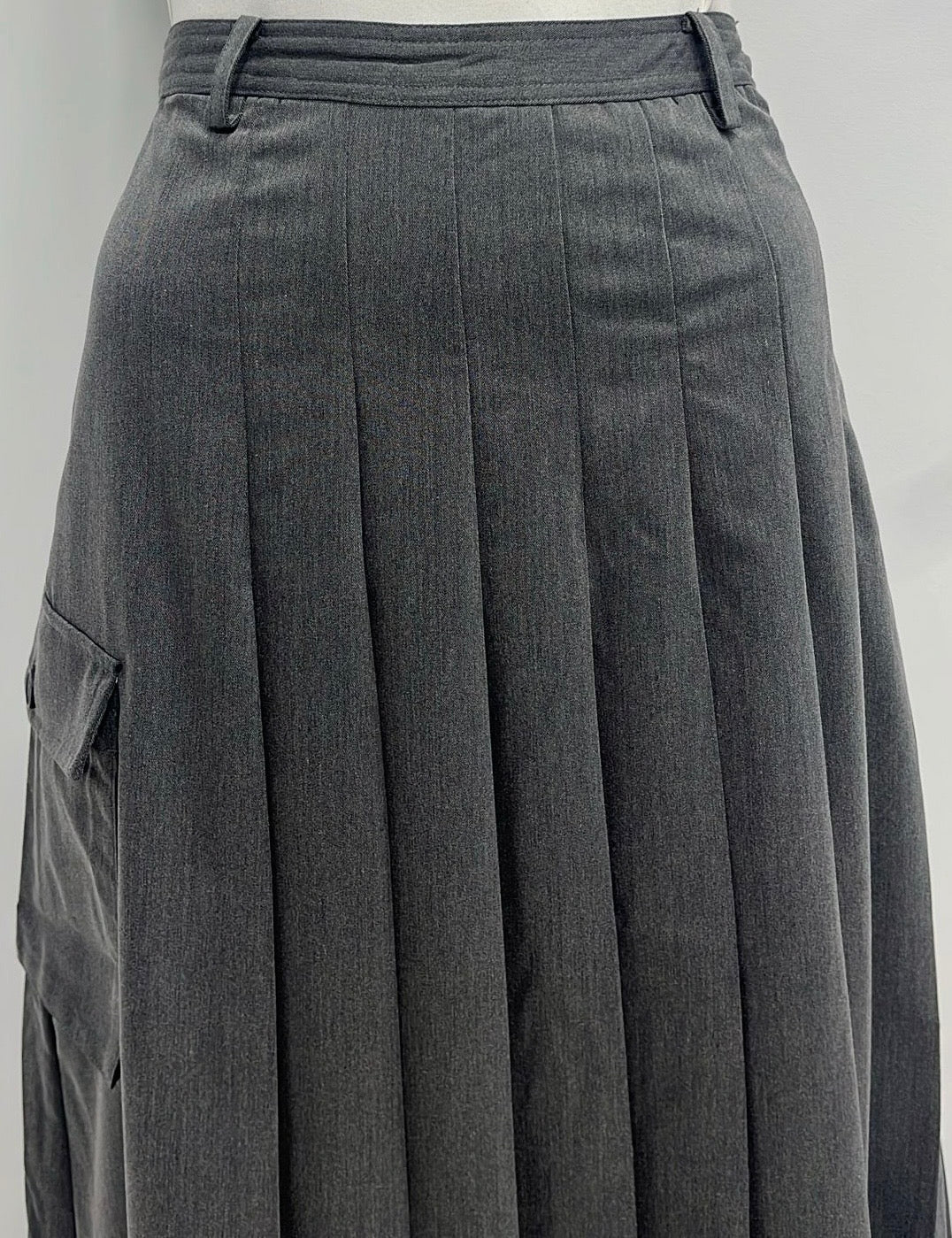 BEIGE PLEATED SKIRT W BELT & ONE SIDE POCKET-MIDI GREY
