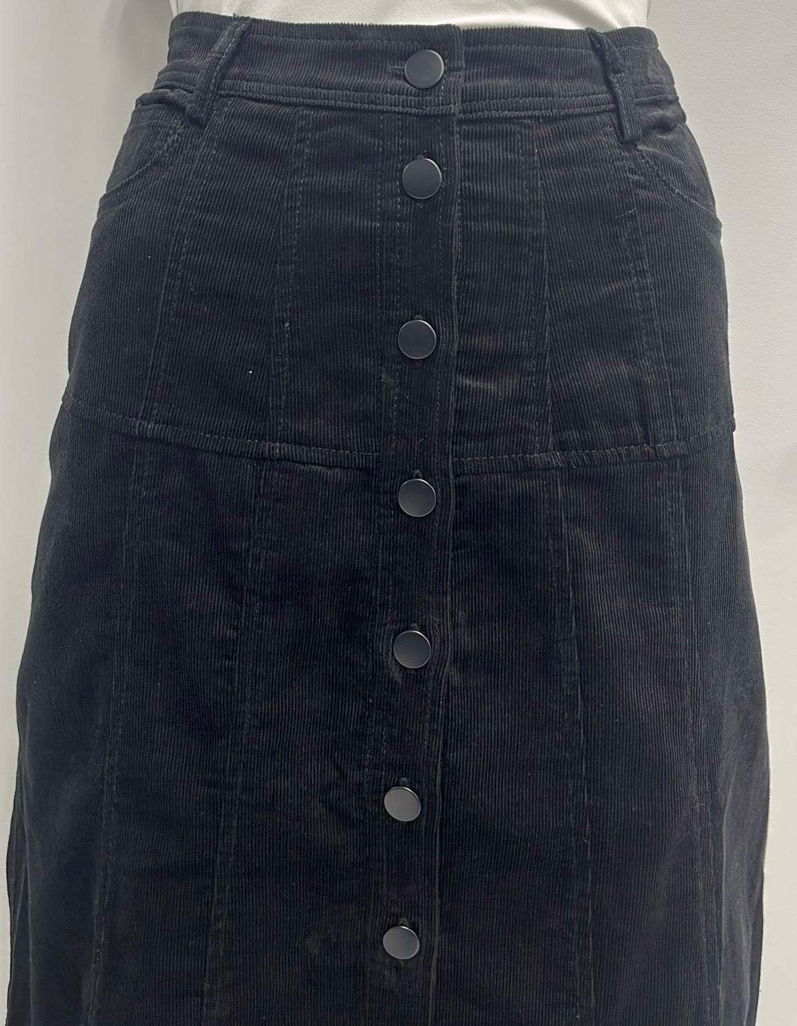 LATI TUDE BUTTON DOWN CORDUROY SKIRT W POCKETS-MIDI BLACK