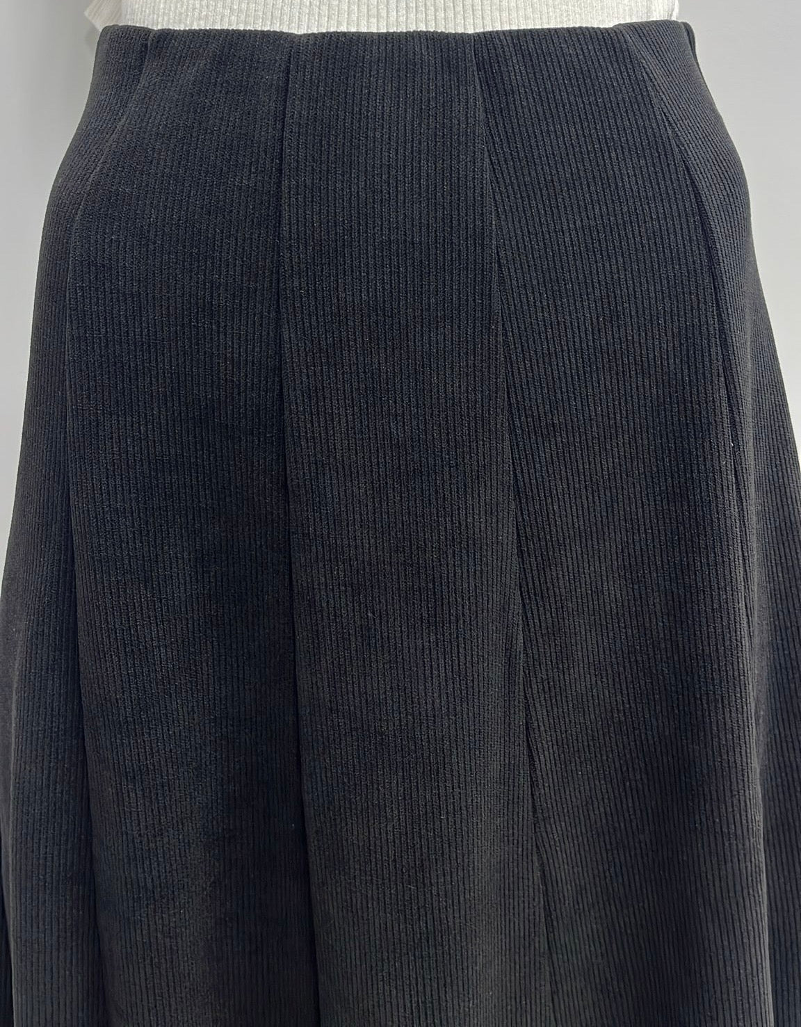 MYSTERY CORDUROY PANELED SKIRT-MIDI BLACK