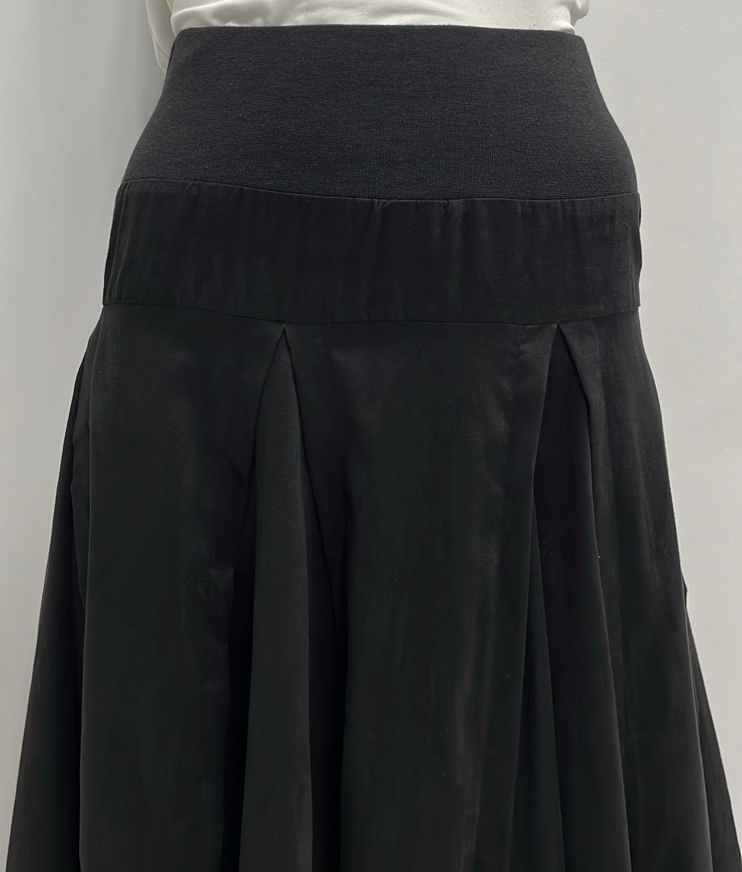 PEODE DESIGN SUEDE CIRCLE SKIRT W INSERTS-MIDI BLACK