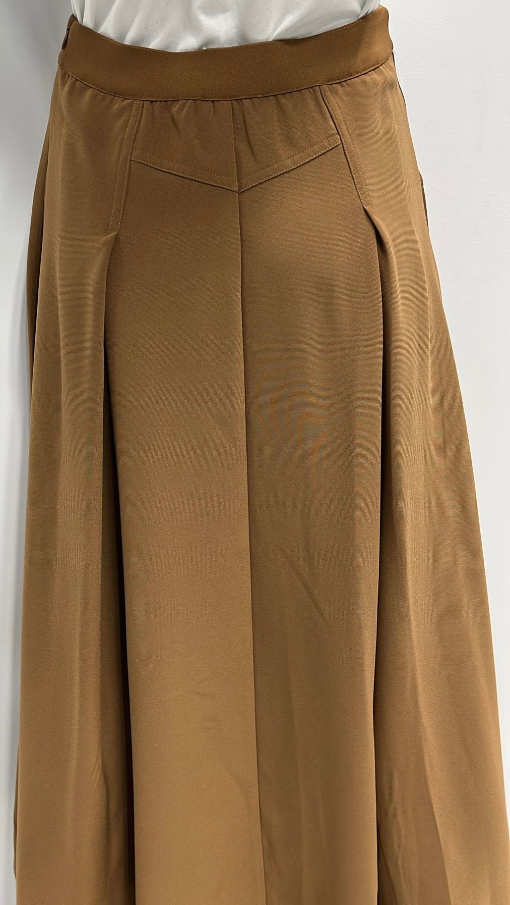 MYSTTE INSERT PLEATS SKIRT W BACK WAIST RUBBER-MIDI BROWN