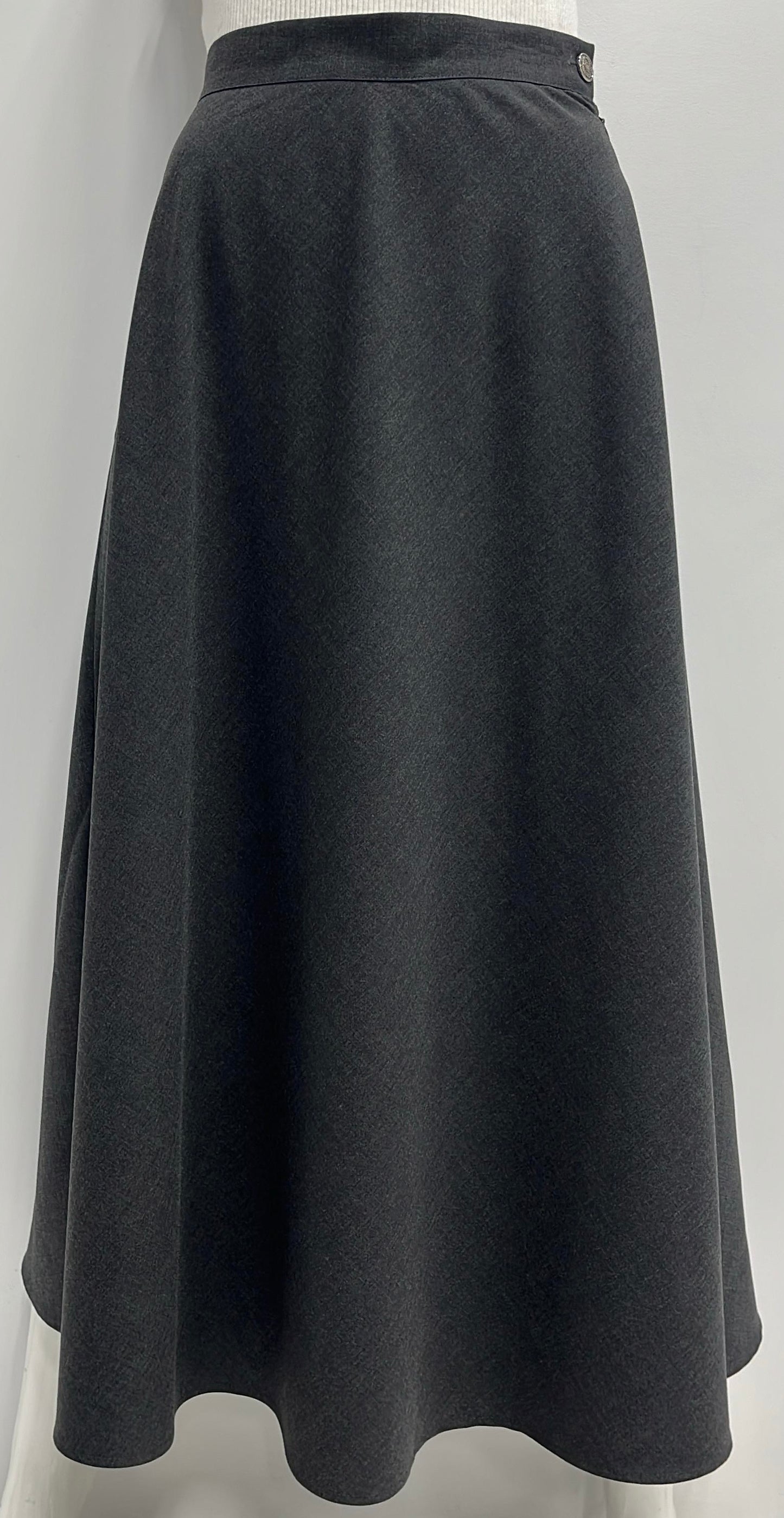 WEAR AND FLAIR BASIC NEW FLAIRY SKIRT W SIDE BUTTON-MIDI CHARCOAL
