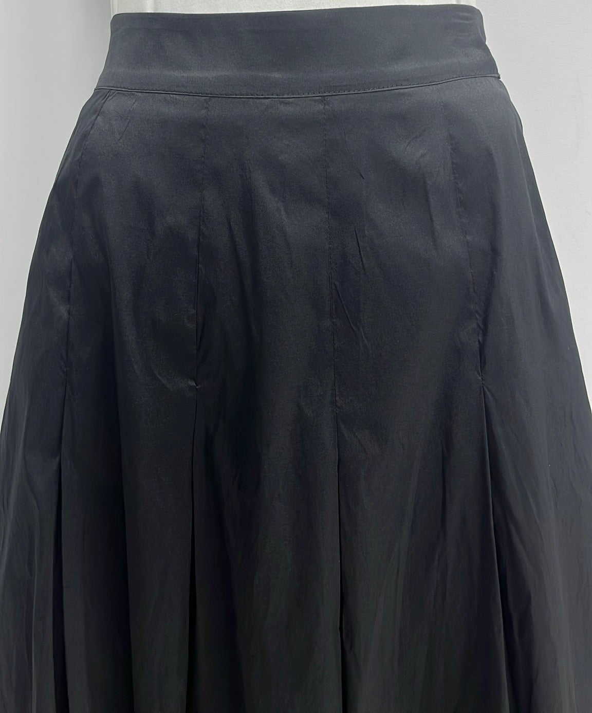 MISS ISSIPPI BOX PLEATED SKIRT-MIDI BLACK